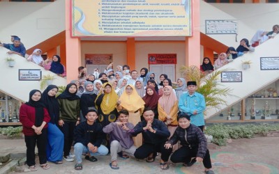 Semarak Ramadhan, SMP negeri 1 kwandang Bagi Takjil Gratis ke Pengendara